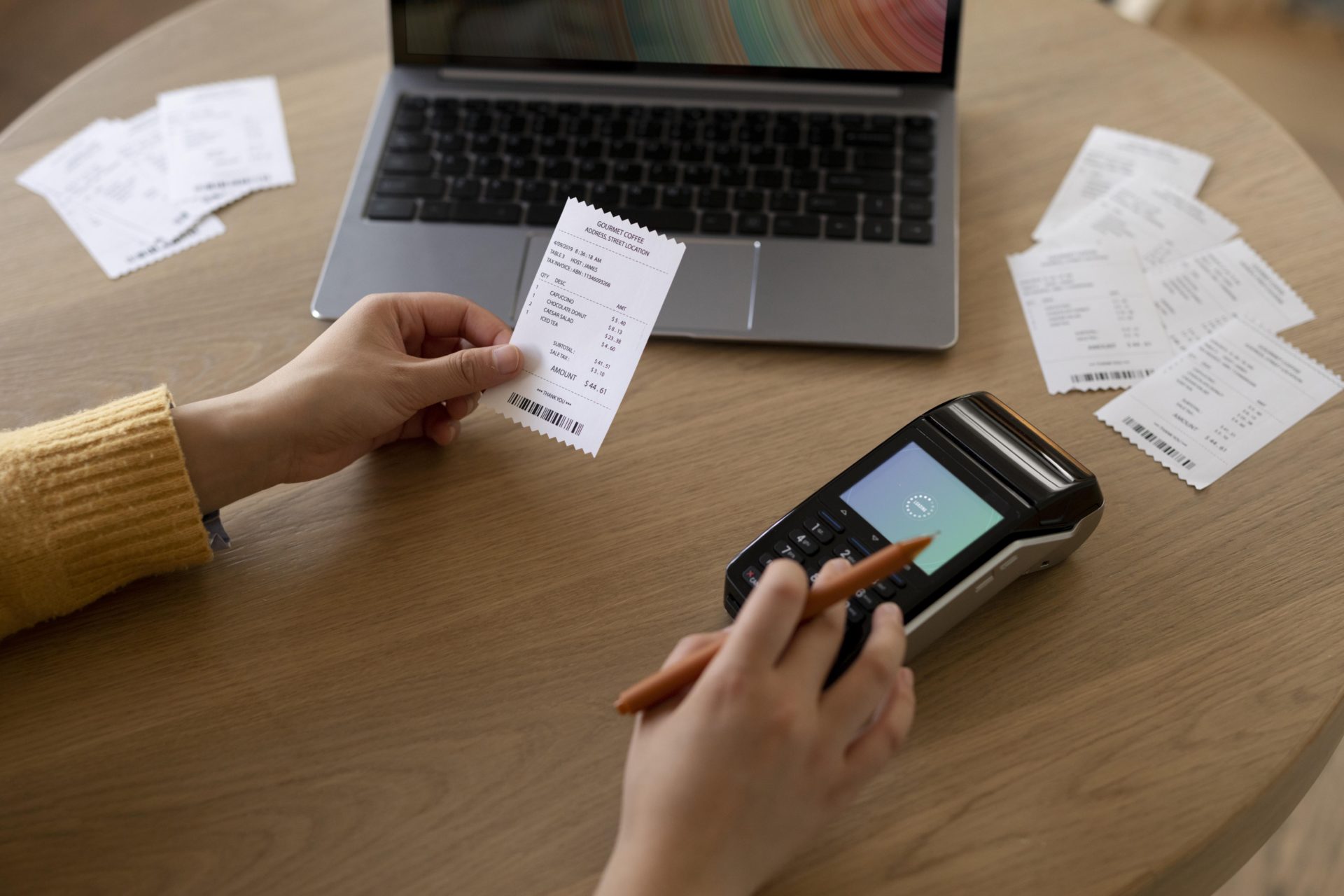 Eparagon – czym jest i jak działa? Sprawdź, ile może zyskać Twój e-commerce rezygnując z paragonów papierowych